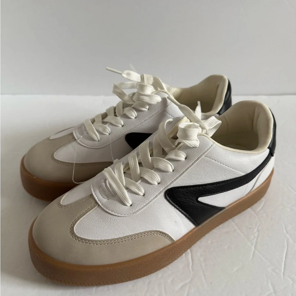 NWOT Dolce Vita White and Black Retro Modern Platform Trendy Sneakers Women 8.5